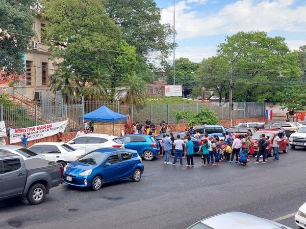 Ministerio de la Niñez denuncia ante la fiscalía la presencia de niños en manifestación frente a Salud - Judiciales.net