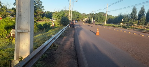 Municipalidad de Encarnación realiza limpieza en accesos a barrios San Pedro y Santa María