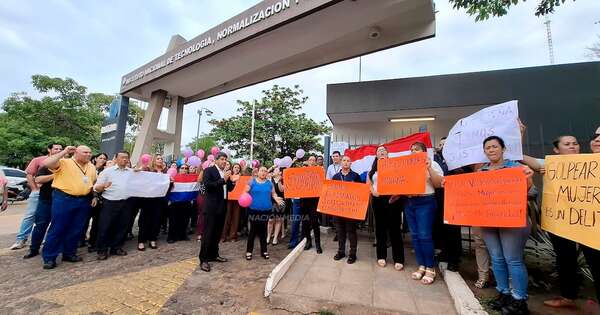 Diario HOY | Funcionarios del INTN se manifestaron exigiendo justicia para compañera agredida