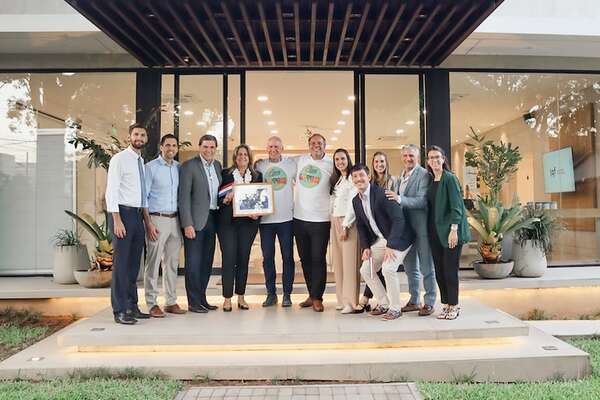 LQF recibe el premio Partner of the Year 2024 de Nutricia Worldwide - Negocios - ABC Color