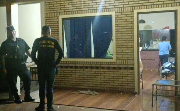 Falsos policías simulan allanamiento para asaltar a la tesorera de una comisión de padres - ABC en el Este - ABC Color