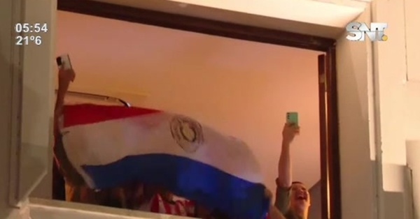 Hinchas celebran empate de Paraguay ante Colombia - SNT