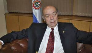 En pijamas Alfredo Jaeggli irrumpió en farra del Centenario a denunciar un hecho