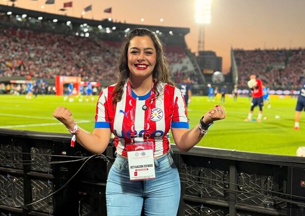 Larissa Riquelme se emocionó por la Albirroja - Teleshow