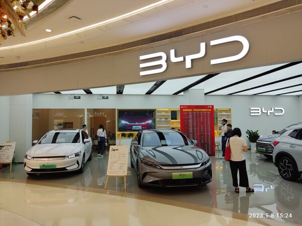 BYD, fabricante chino de autos el茅ctricos, gan贸 US$ 5.549 millones en 2024, un 34% m谩s