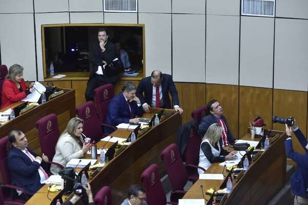 Chase desvirtúa marchas y opositores le responden en masa - Política - ABC Color