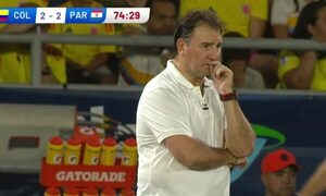 Colombianos okairo por el empate, culpan a su DT y le dedican memes