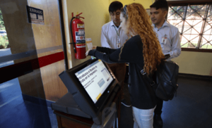 Expertos Alertan: Máquinas de Votación Vulnerables ante Hackeos
