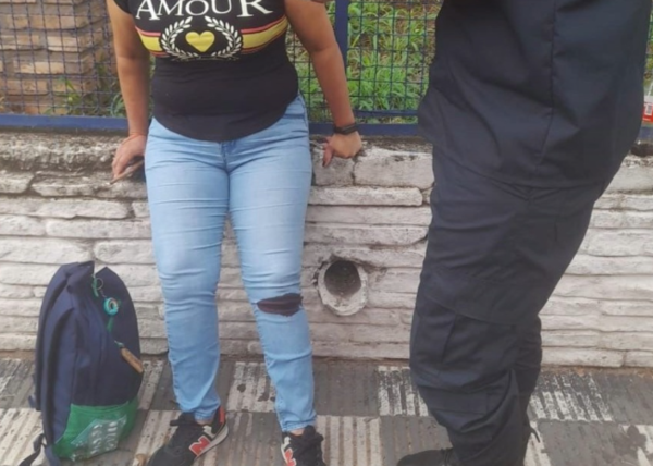 Ómnibus pierde su puerta en pleno movimiento y hiere a una mujer en la vereda