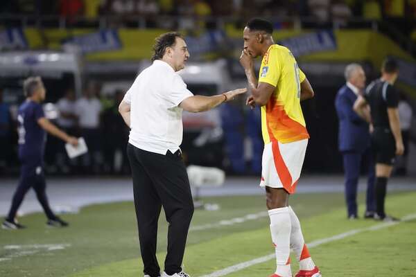 Eliminatorias sudamericanas: Lorenzo pierde el cariño de hinchas - Fútbol Internacional - ABC Color