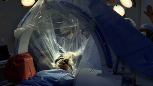 IPS concretó revolucionarias cirugías: Una de codo y otra de estimulación cerebral