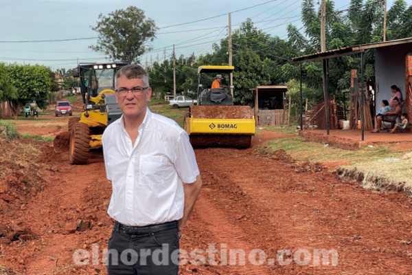 Intendente Ronald Acevedo visitó diversos barrios de la ciudad Pedro Juan Caballero que están recibiendo mejoras en sus calles - El Nordestino
