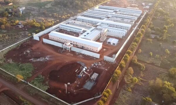Reclusos de alta peligrosidad se fugan de la cárcel de máxima seguridad en Minga Guazú