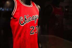 Venden una camiseta del año de novato de Michael Jordan con los Bulls por 4,2 millones - Polideportivo - ABC Color