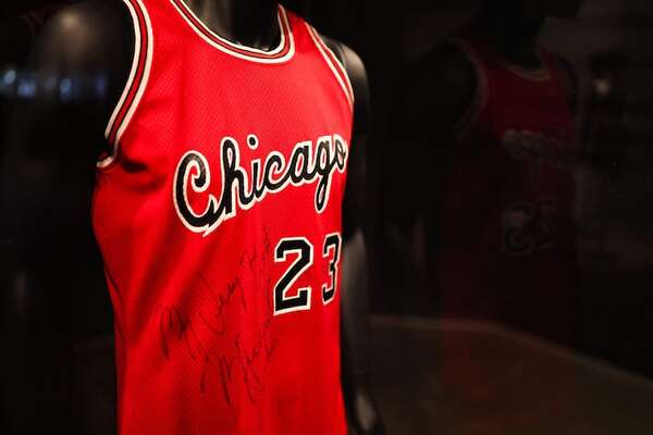 Venden una camiseta del año de novato de Michael Jordan con los Bulls por 4,2 millones - Polideportivo - ABC Color