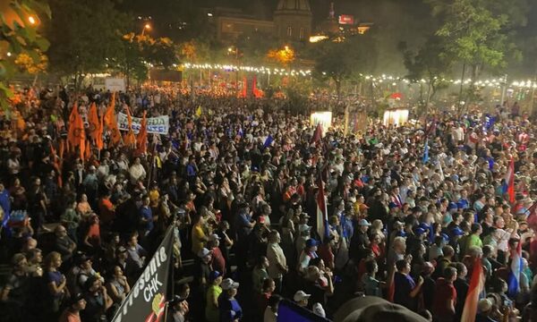 Multitudinaria marcha ciudadana en Asunción