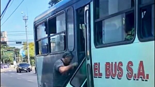 ¡Imperdonable! Colectivos chatarras pierden puertas, ruedas y hasta frenos
