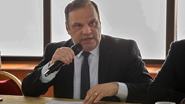 Varela pide abrir expediente sobre mafia de los pagarés