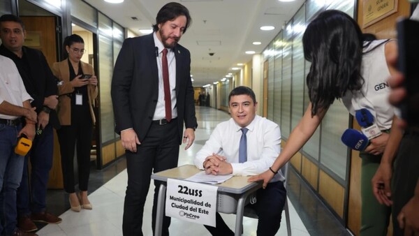 Lo que tenés que saber: Pupitres más baratos fueron mostrados por senadores