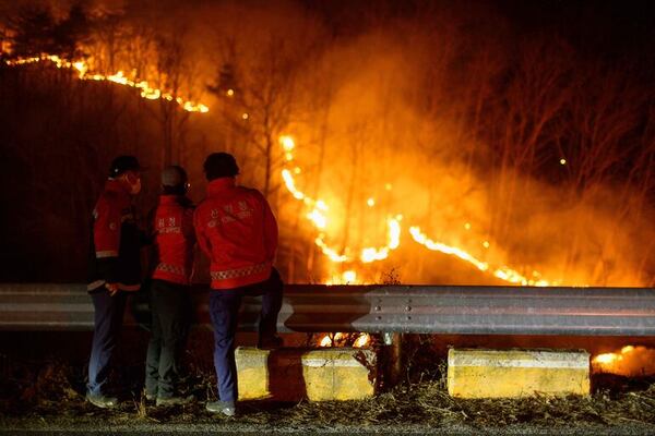 Elevan a 27 los muertos por los incendios forestales en Corea del Sur - Mundo - ABC Color