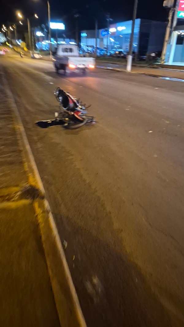 Grave accidente de tránsito en Encarnación deja un motociclista herido