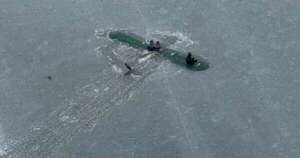 La Nación / Alaska: piloto y dos niños sobreviven tras accidente en lago helado