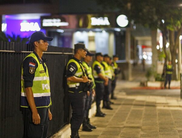Policía Nacional despliega 12.000 agentes durante movilización campesina · Radio Monumental 1080 AM