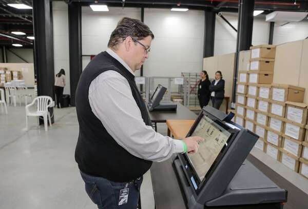 Máquinas de votación: suspenden licitación del TSJE - Política - ABC Color