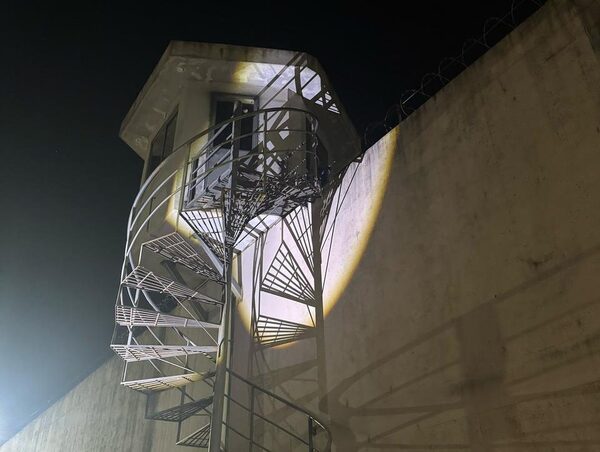 Director detalla la fuga de ocho internos de cárcel de máxima seguridad en Minga Guazú · Radio Monumental 1080 AM