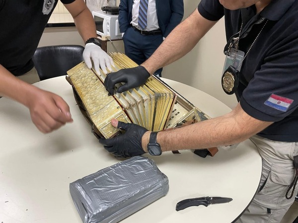 Detectan drogas en acordeón, rollos de papel film y bolsa térmica - ADN Digital