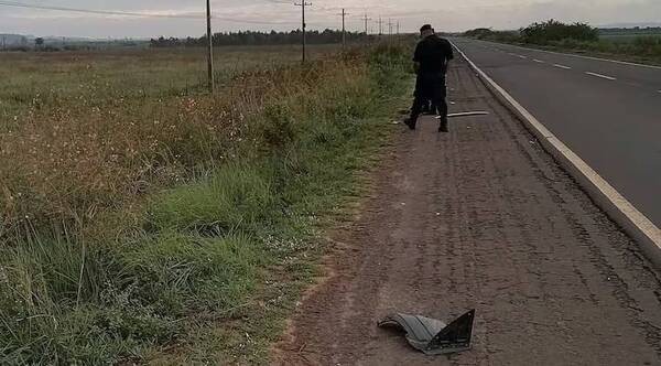 Alguien lo mató y corrió: la policía se encontró con un cadáver tirado y una prueba contundente