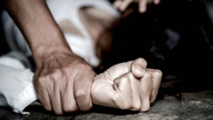 Quiso abusar de su pareja por negarse a hacer “eso”