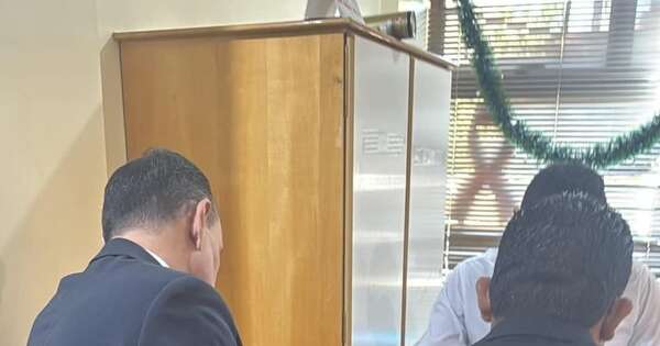 La Nación / Se presentó el abogado que agredió a funcionaria del INTN