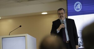 Carvallo inyecta USD 15 millones por día para contener la disparada del dólar