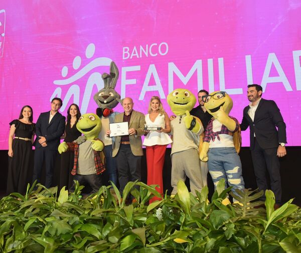 Banco Familiar: 11 a帽os siendo el banco de los paraguayos