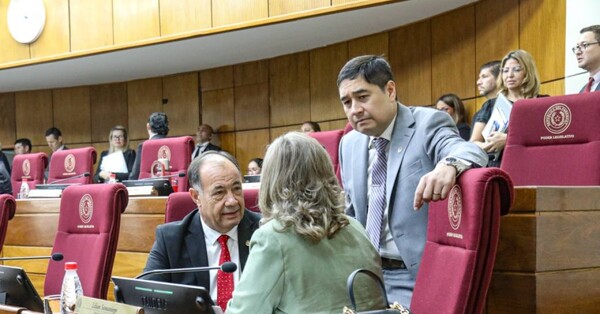 Nueve senadores colorados se acercan a Wiens y complican la relación de Peña con el Congreso