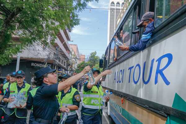 Operativo de cierre y limpieza tras la XXXI Marcha de la Federación Nacional Campesina - .::Agencia IP::.