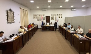 Confusión por falta de confirmación de invitados en la Junta Municipal - OviedoPress