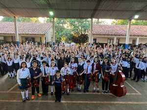 Música para el alma: la Orquesta Escuela lleva su arte a las aulas - La Clave