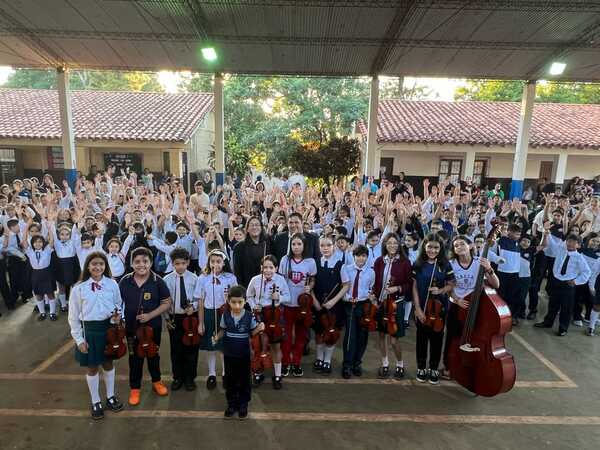 Música para el alma: la Orquesta Escuela lleva su arte a las aulas - La Clave