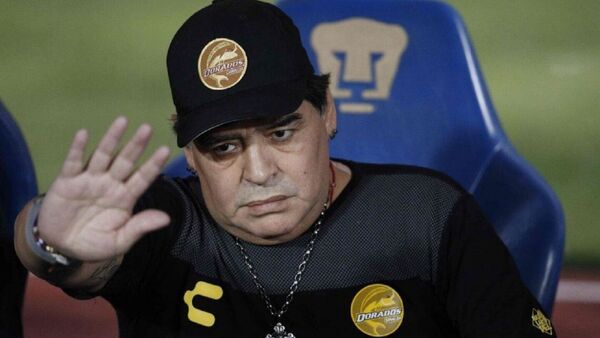 Justicia decide no apartar a las hermanas de Maradona del juicio