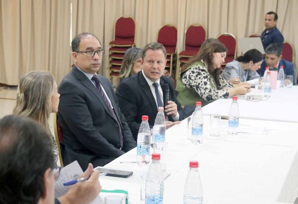 Ministro Martínez Simón lideró  reunión para reglamentar el proyecto de pagaré electrónico