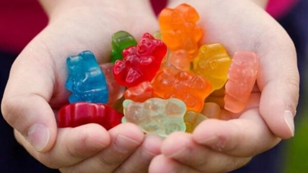 Investigan presunta intoxicación de dos niñas con caramelos de marihuana - trece