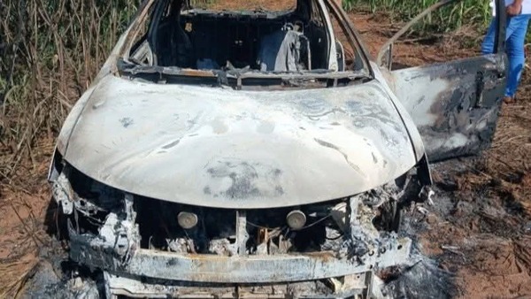 Encuentran vehículo incinerado de mujer que habría sido atacada por su pareja en Yasy Cañy - 1000 Noticias