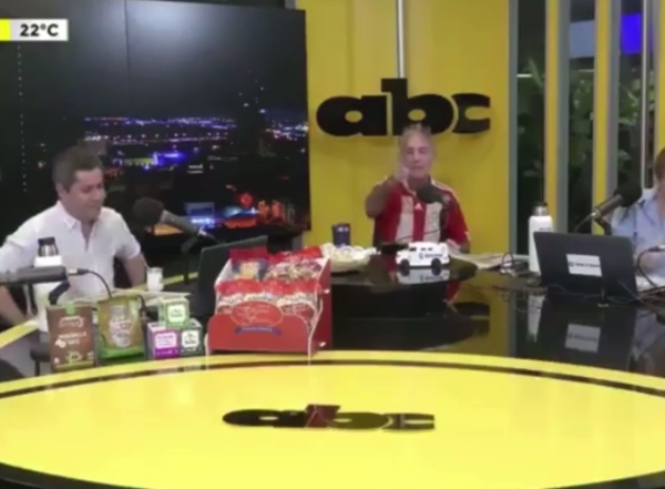 Controversia por comentarios racistas de Enrique Vargas Peña en su programa