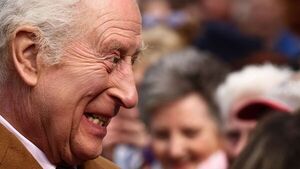 El rey Carlos III cancela agenda por "efectos colaterales" de su tratamiento contra el cáncer