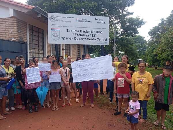 No llegan los kits de útiles escolares y los padres ya piden la renuncia del ministro “incapaz” - Nacionales - ABC Color