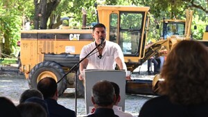 ¿Bicicleteo? Nenecho paga por obras sin aclarar con qué fondos