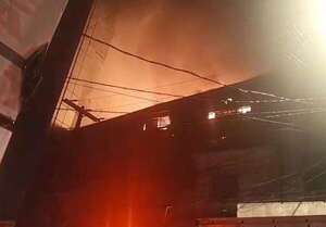 Incendio de gran magnitud afectó depósito de mercaderías de la influencer Bruna Wan - ABC en el Este - ABC Color