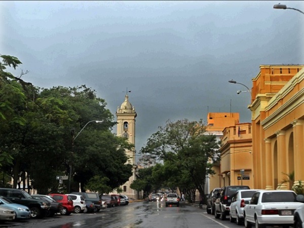 Viernes caluroso y húmedo, con lluvias y tormentas aisladas